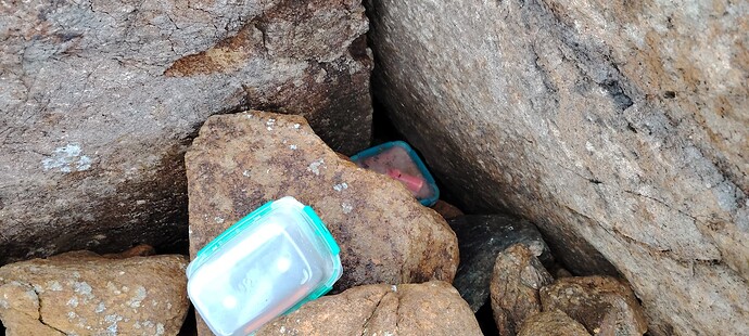 Момент обнаружения неведомой коробки