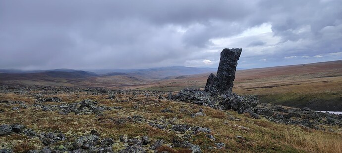 Живописный останец на перевале