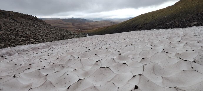 Спуск по твёрдому снежнику