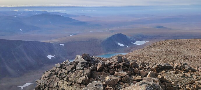 Вид назад от первого жандарма