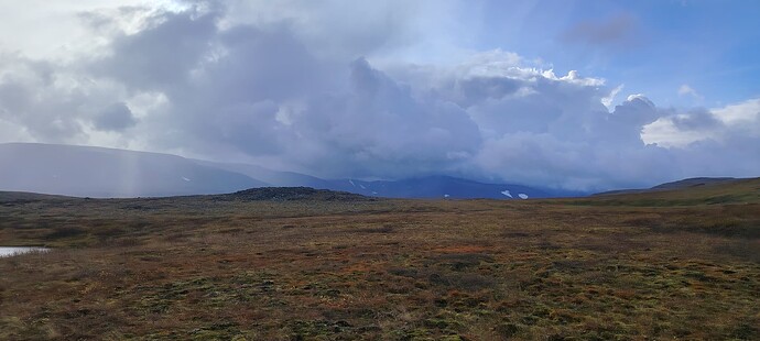 Позади похоже на заряды снега