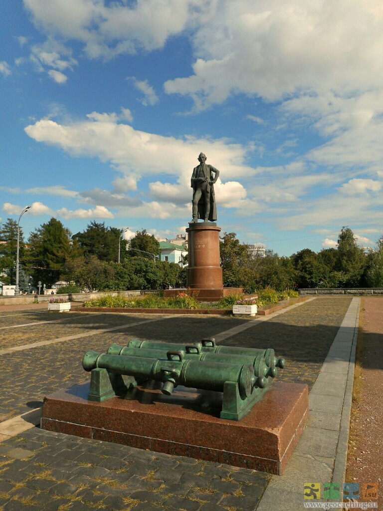 Суворовская пл