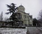 Собор св.Владимира редко видит ели в снегу