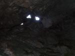 Потолок пещеры смотрит на нас яркими глазами