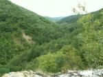 Вид со скалы на ущелье в сторону Белогорска.