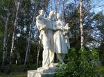 Советские скульптуры в скверике