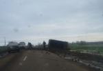 Перевернувшийся грузовик по дороге на Лыковкую ГЭС