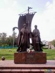 памятник святым благоверным князю Петру и княгине Февронии Муромским, покровителям семьи, любви и верности