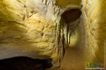 Посещенная пещера, неподалеку от водопада