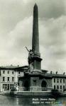 Памятник Конституции и статуя Свободы