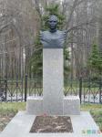 Памятник М.Г. Гарееву (военный лётчик, участник ВОВ, дважды Герой СССР).