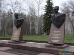 Памятник М.М. Шаймуратову и Т.Т. Кусимову.