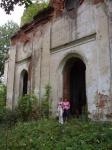 Развалины церкви в Югостицах, по дороге к Липовой аллее