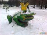 Царевне-лягушке, наверное, холодно в московских сугробах