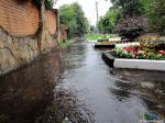 Бурные дождевые реки мчатся по улицам Малаховки