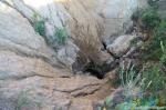Воронка в земле рядом с входом в пещеру.