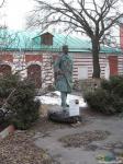  Памятник В.М. Клыкову - президенту Международного фонда славянской письменности и культуры.