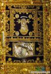  Фото с инета(в храме фотографировать нельзя) Уникальная икона Киккской Божьей Матери,написана Лукой при ее жизни. Большая часть иконы скрыта.