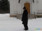 Этот монах открыл нам церковь и рассказал много интересного. А потом подарил по иконке новомучеников российских