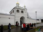 У входа в Покровский монастырь наша группа