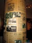 Старые газеты и фотографии на афишной тумбе