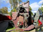 А этот чудесный памятник на Новодевичьем кладбище