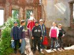 Участники Археологического лагеря 2008 при школе № 16 г. Серпухова внутри усадебного дома