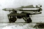Ракета на заряжающей машине 5Ю24, шпалы для нее еще сохранились на стартовых площадках