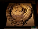Герб СССР над входом