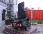 А это памятник военным журналистам в Москве