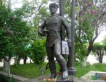 А этот памятник - в Крыму