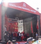 Праздничный митинг-концерт на площади Революции у памятника Карлу Марксу, напротив Большого театра. На сцене лидер народно-патриотических сил. 