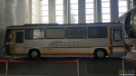 Автобус, которому нужно писать на правое заднее колесо 