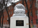 А это заснеженный и замёрзший Карл Маркс