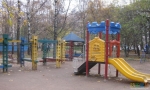 Детские площадки во дворе Круглого дома