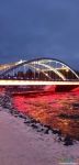 Вечерняя подсветка моста и реки