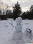 Снеговик ожидает закат над Невской губой