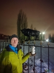 Ураааа!!! Воронежская область порадовала снегом! Но мы торопились, уже стемнело, поэтому получился Снеговик-маловик с глазами из изюма. После фотосессии остался на пике забора развлекать быка ))