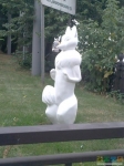 Сказочная скульптура на бульваре