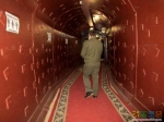Вот такие там коридоры... с красными ковровыми дорожками :-)