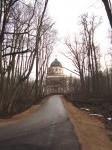 Церковь Александра Невского. Вид от подножия холма.