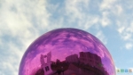 Отражение в елочном шарике
