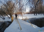 Мост между Верхним Головинским прудом и каналом в Средний Головинский. Автор впереди
