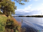 В прибрежном парке. Москва-река