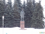 Ленин на главной площади рядом с монастырём. Отрадно!