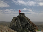 Флаг на вершине Бесшокы в честь Дня Победы