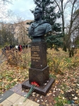 Памятник И. Д. Черняховскому