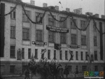 1923 год. Праздничное украшение дома, в который вселились работники завода &quot;Динамо&quot;. 