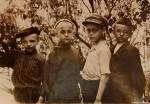 Отец (второй слева) с друзьями, Москва, примерно 1958 год.