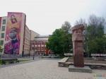 В сквере памятник Василию Арцыбашеву